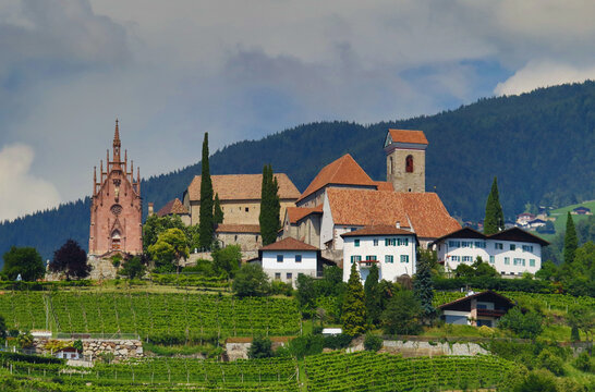 Schenna Bilder Durchsuchen 21,539 Archivfotos, und