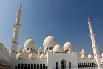 Fototapeta na wymiar Famous Sheikh Zayed mosque in Abu Dhabi, United Arab Emirates
