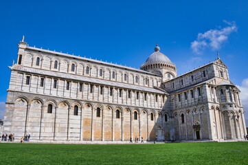 piazza dei miracoli pisa