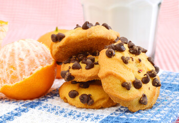 Freshly baked chocolate chip cookies in plate on clothtable