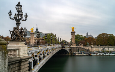 Fototapeta na wymiar pont alexandre iii bridge in paris