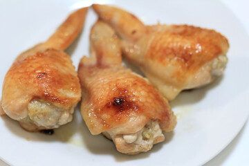 焼きたて手羽先餃子