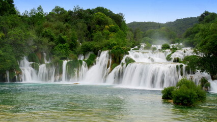 Blick auf die Wasserfälle im Nationalpark Krka, Kroatien