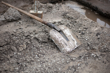 A shovel at the construction site.