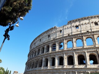 Koloseum – Amfiteatr Flawiuszów najbardziej znany symbol Wiecznego Miasta, Rzym, Italia.