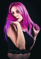 Naklejka premium girl with pink hair posing