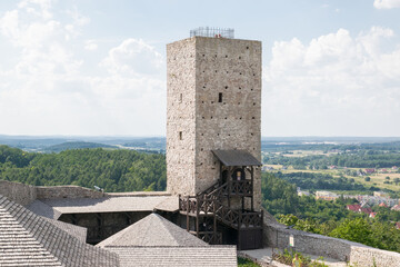 Baszta. Punkt widokowy na Zamku Królewskim w Chęcinach. © shake_pl