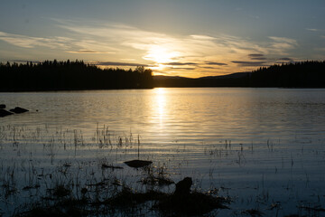 Obraz premium sunset over the lake
