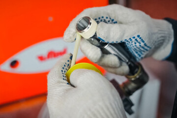 Wrapping the fumka on the thread of the joint. thread sealer.