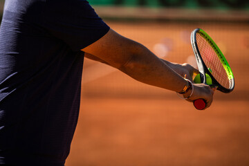 preparation of a serve from a tennis player