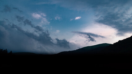 Fototapeta premium sunset in the mountains