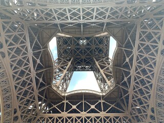 Sous la tour Eiffel de Hangzhou, Chine