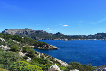Fototapeta na wymiar view of the bay of Mallorca, Dragonera Island