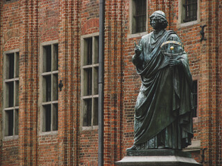  Monument of Nicolaus Copernicus - Torun - obrazy, fototapety, plakaty