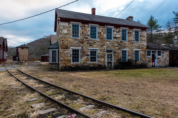 Fototapeta na wymiar Derelict Historic Stone House / Offices - Abandoned East Broad Top Railroad - Pennsylvania