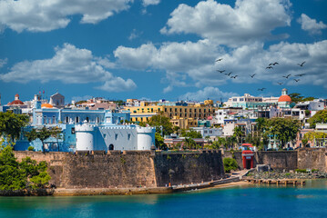 Colorful, historical buildings on the coast of Old San Juan, Puerto Rico - obrazy, fototapety, plakaty