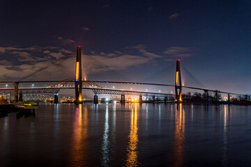 Fototapeta na wymiar long exposure of a bridge at night