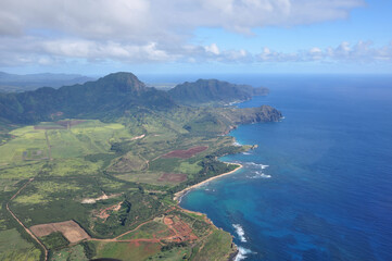Obraz premium Aerial view of Kauai, Hawaii's scenic northern coast, near Napali Coast and Hanalei Bay