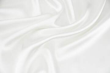Obraz premium Biała satynowa tkanina z delikatnymi krzywiznami