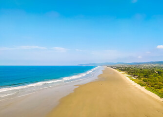Fototapeta na wymiar Ocean beaches of Ecuador in Montanita. Blue sky, ocean, wave and surf