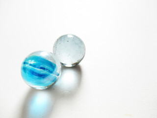 二個のビー玉
