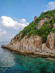 Obraz premium Amazingly Beautiful limestone cliff rocks structure in Koh Tao Island Thailand.