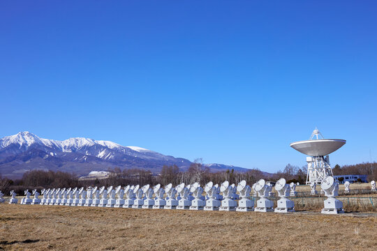 野辺山宇宙電波観測所 天頂を向いた形の45m電波望遠鏡と電波ヘリオグラフ 長野県南佐久郡南牧村