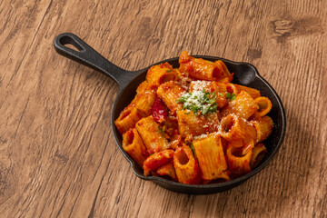 イタリアン トマトと塩漬け肉のパスタ　　 Spaghetti All'Amatriciana