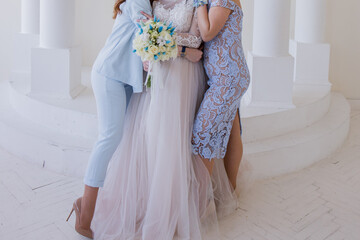 Obraz na płótnie Canvas bride in wedding dress with bridesmaids