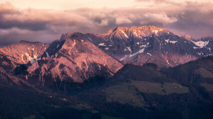 Naklejka premium burnng mountains - brennende Berge