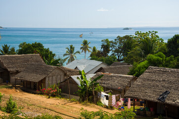 Fototapeta na wymiar Point de vue sur le village d'Ampangorina à Nosy Komba - Madagascar