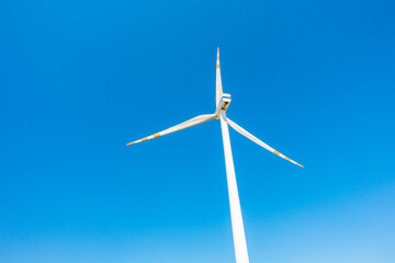 Wiatrak farma wiatrowa energetyka ekologia