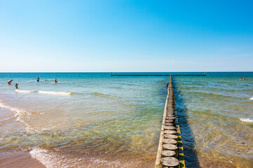Morze bałtyckie falochron plaża brzeg - obrazy, fototapety, plakaty