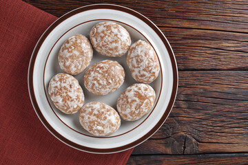 Glazed gingerbread cookies