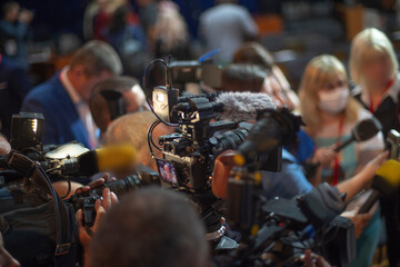 Live broadcast of the press conference.