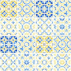Motif aquarelle transparente. Ornement azulejo en bleu et jaune isolé sur blanc. Impression dessinée à la main sur papier.