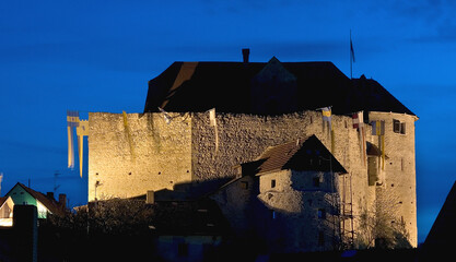 Burg Wolfsegg bei Nacht zur blauen Stunde 