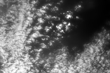 Wolkengebilde in schwarzweiss