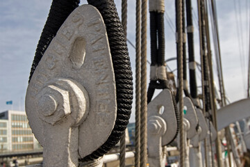 Umlenkrolle für Taue oder Seile auf einem segelschiff