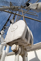 Obraz premium Umlenkrolle für Taue oder Seile auf einem segelschiff