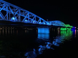 Fototapeta na wymiar Pont de nuit à Hué, Vietnam