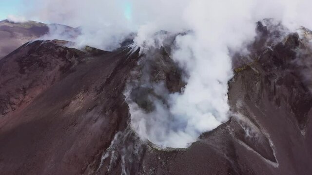 Etna - Panorama del  cratere dall'alto del vulcano di Sicilia 