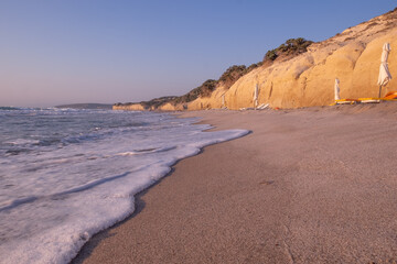 Spiaggia dell'isole di Kos al tramonto. Grecia. 