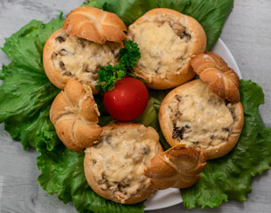 Buns and julienne baked buns with julienne in the middle, all on lettuce leaves