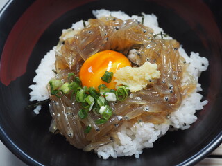 生しらすの沖漬け丼