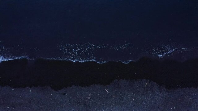 Vacanze alle Eolie- spiaggia e mare di Stromboli con barche viste dall'alto