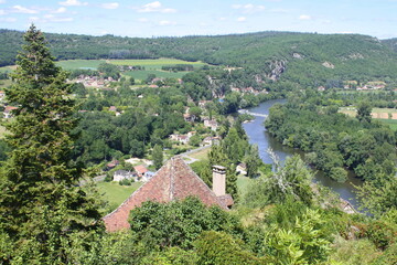 paysage du lot , rivi&egrave;re la Dordogne en france