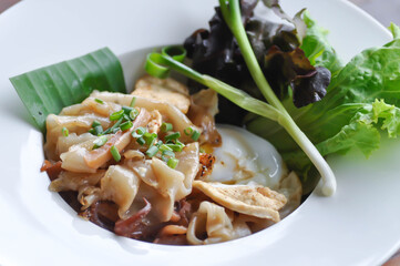 stir fried noodles pork and egg