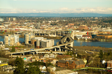 Fototapeta premium Portland, Oregon; The Marquam bridge carrying Interstate I5 traffic in downtown, Portland