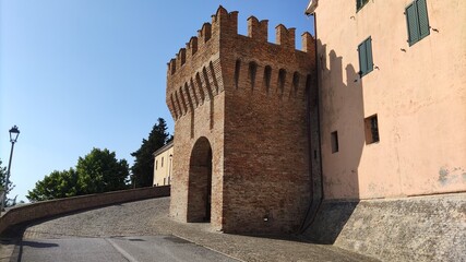 Torre Malatestiana del XV secolo a Castel Colonna di Trecastelli nelle Marche